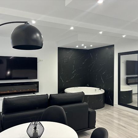 Black And White Suite Cervantes Castro Urdiales Buitenkant foto