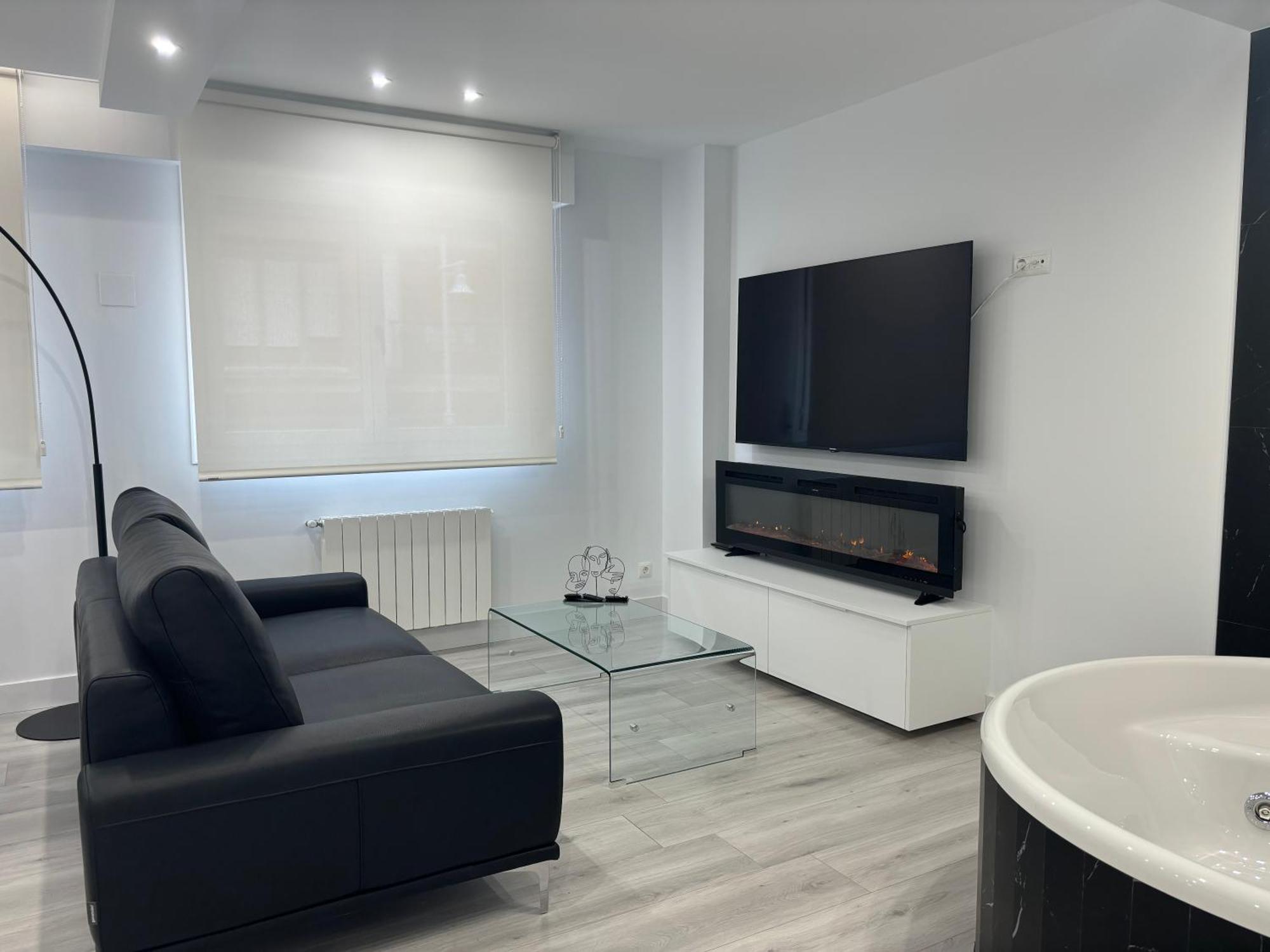 Black And White Suite Cervantes Castro Urdiales Buitenkant foto