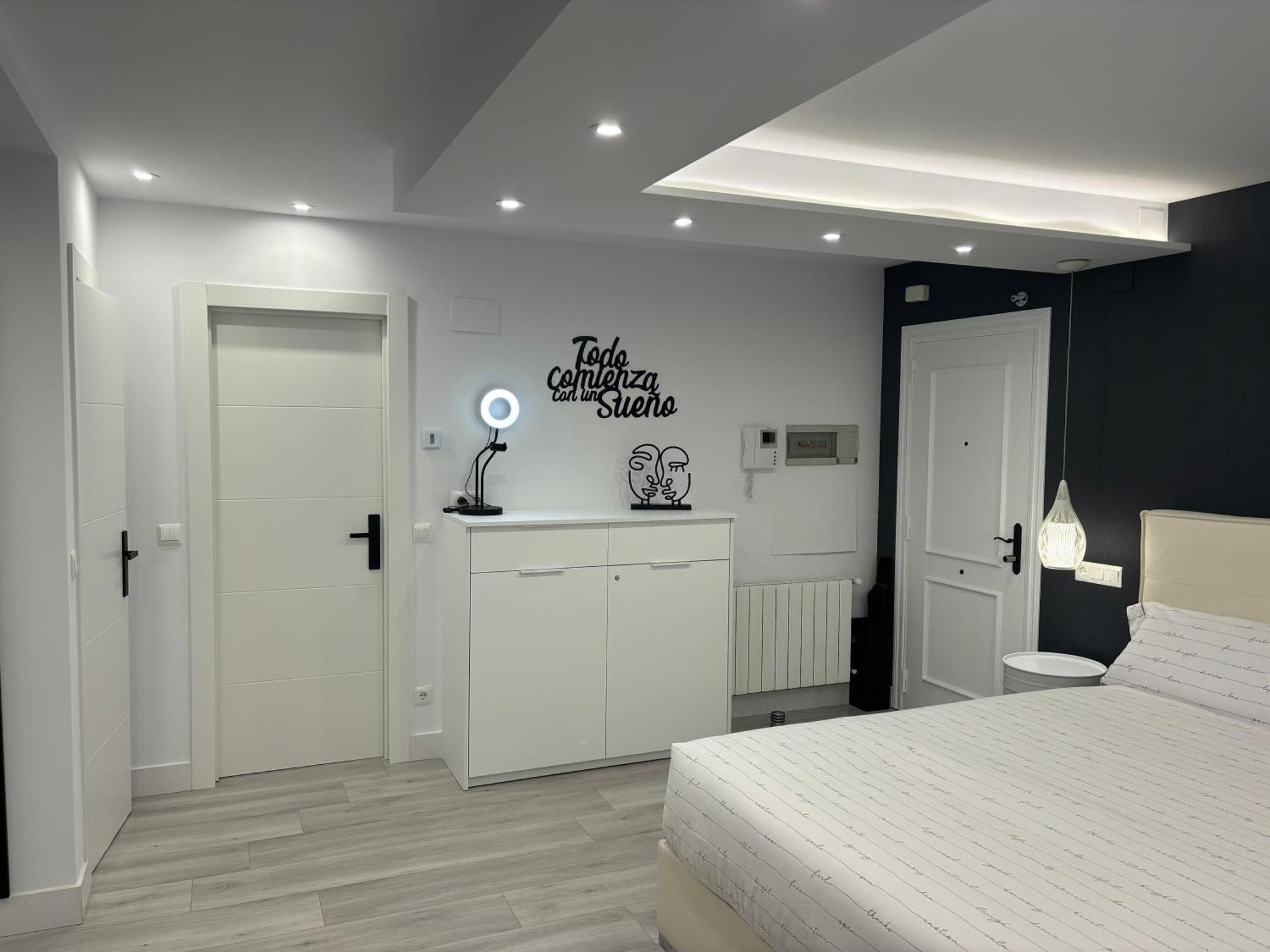 Black And White Suite Cervantes Castro Urdiales Buitenkant foto
