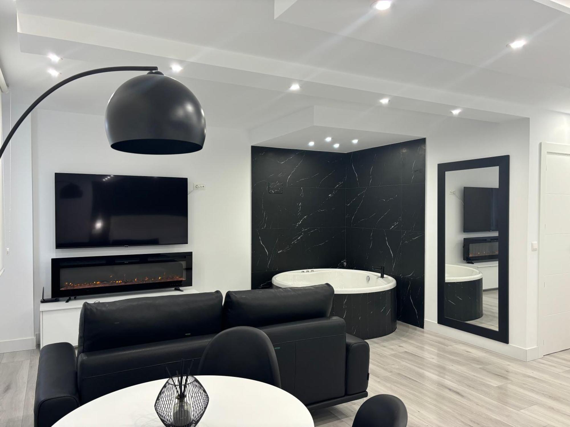 Black And White Suite Cervantes Castro Urdiales Buitenkant foto